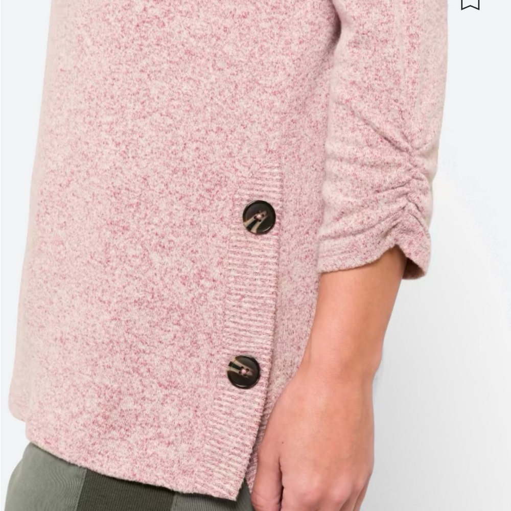 Knit top. 3/4” length dark pink. Buttons on side.